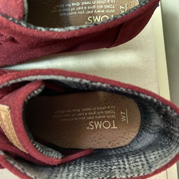 Toms Wedge Burgundy Heel - Size 7 - Picture 4 of 8